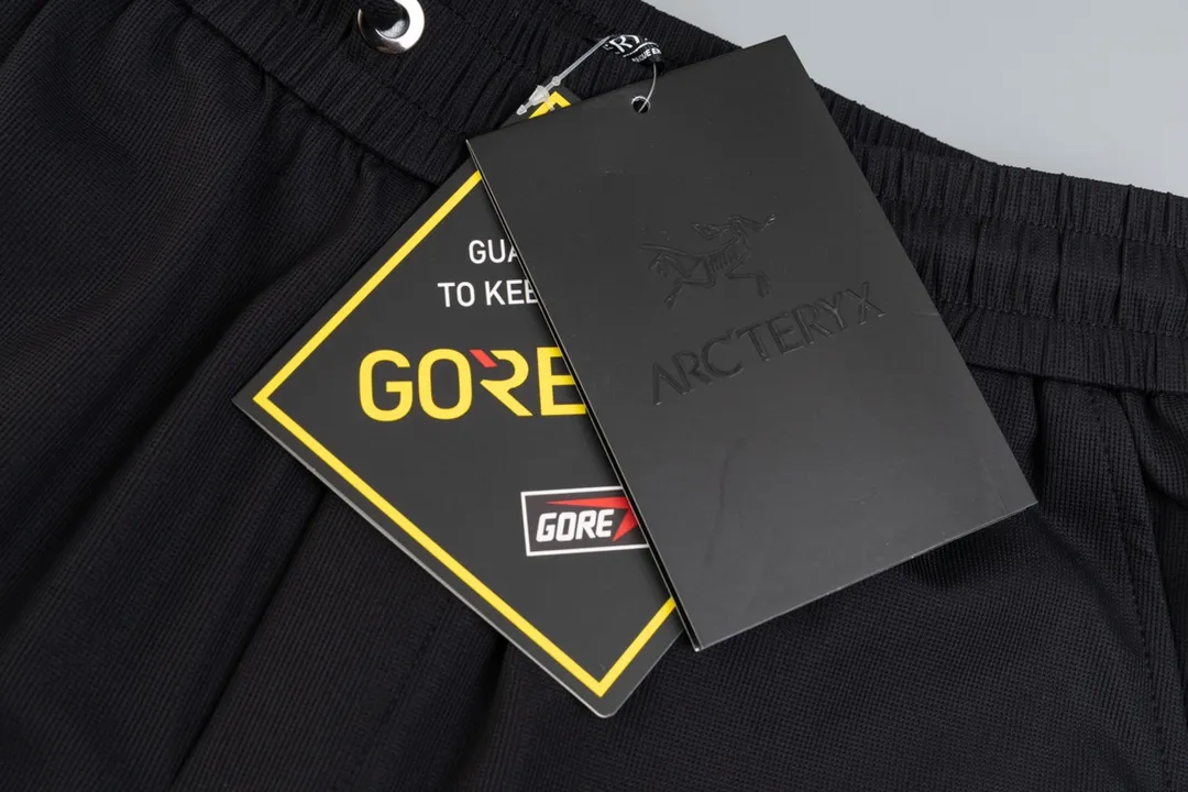 ARC'TERYX :Lightweight， ， ， ，Lightweight ， 、 、 、 、 ！ ！ Classic logo ！ 90% 10% , ， ， Breathable ， ，Quality ！ ！ logo ， ， ， ， ， ！ Versatile ！